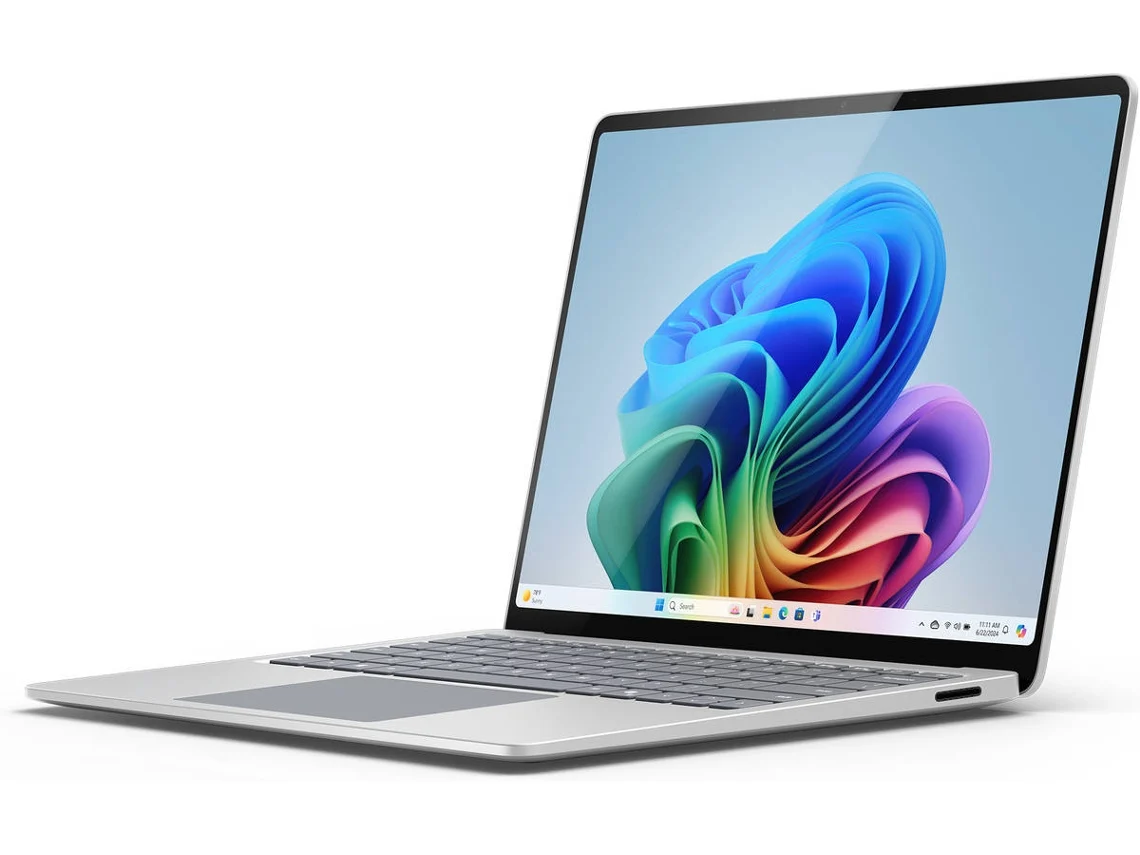 MICROSOFT Surface Laptop (Outlet Caixa Aberta - 13.8'' - Copilot+ PC - Snapdragon X Plus - RAM: 16 GB - 256 GB SSD)