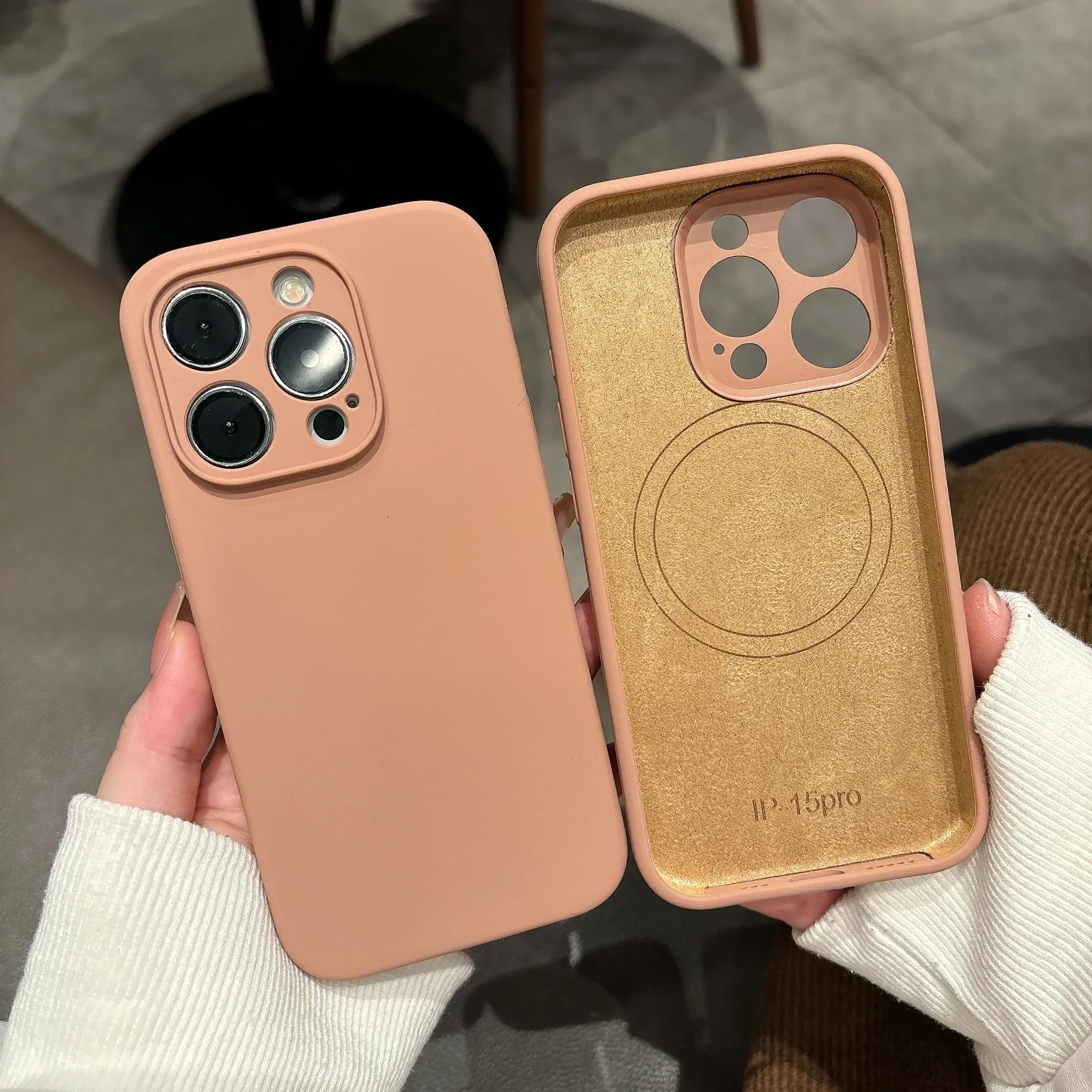 Capa De Celular (iphone 12 Pro Dourado) Em Silicone Líquido, Magnética E Resistente A Impactos.