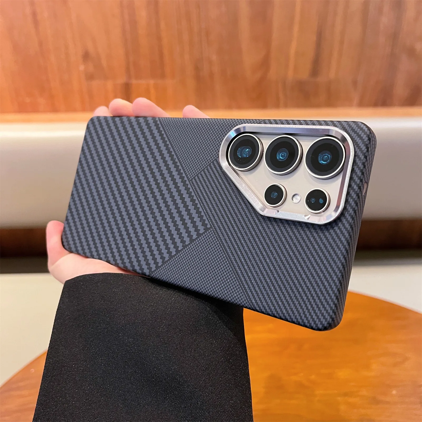 Capa Protetora Premium Em Fibra De Carbono Kevlar Com Carregamento Magnético Invisível (galaxy S23 Ultra), Ultrafina E Resistente A Impactos.