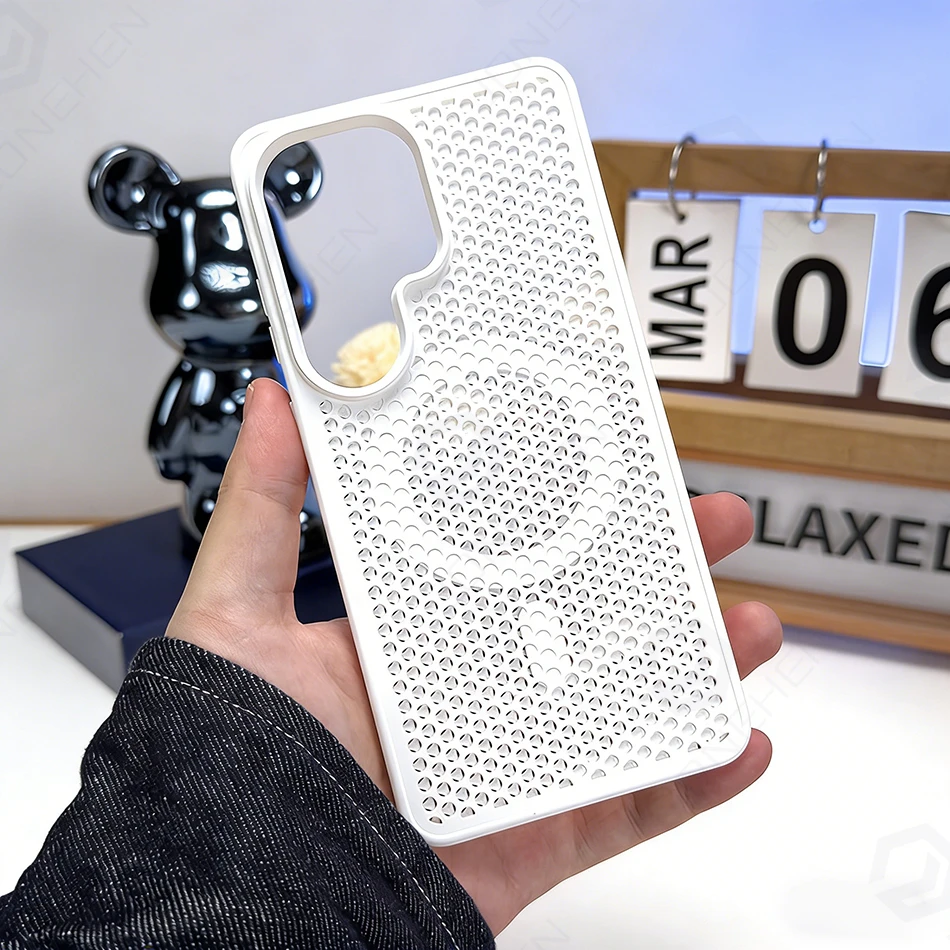 Capa Magnética Para Celular (galaxy S23 Ultra Branca) Com Estrutura De Dissipação De Calor Em Formato De Colmeia.