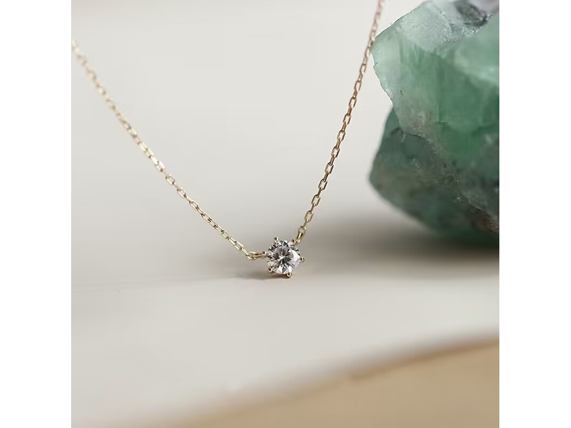 Pingente em Prata de Lei 925 , Colar Versátil com Diamante Único e Seis Garras, Estilo Luxuoso e Sofisticado. MDUG (dourado)