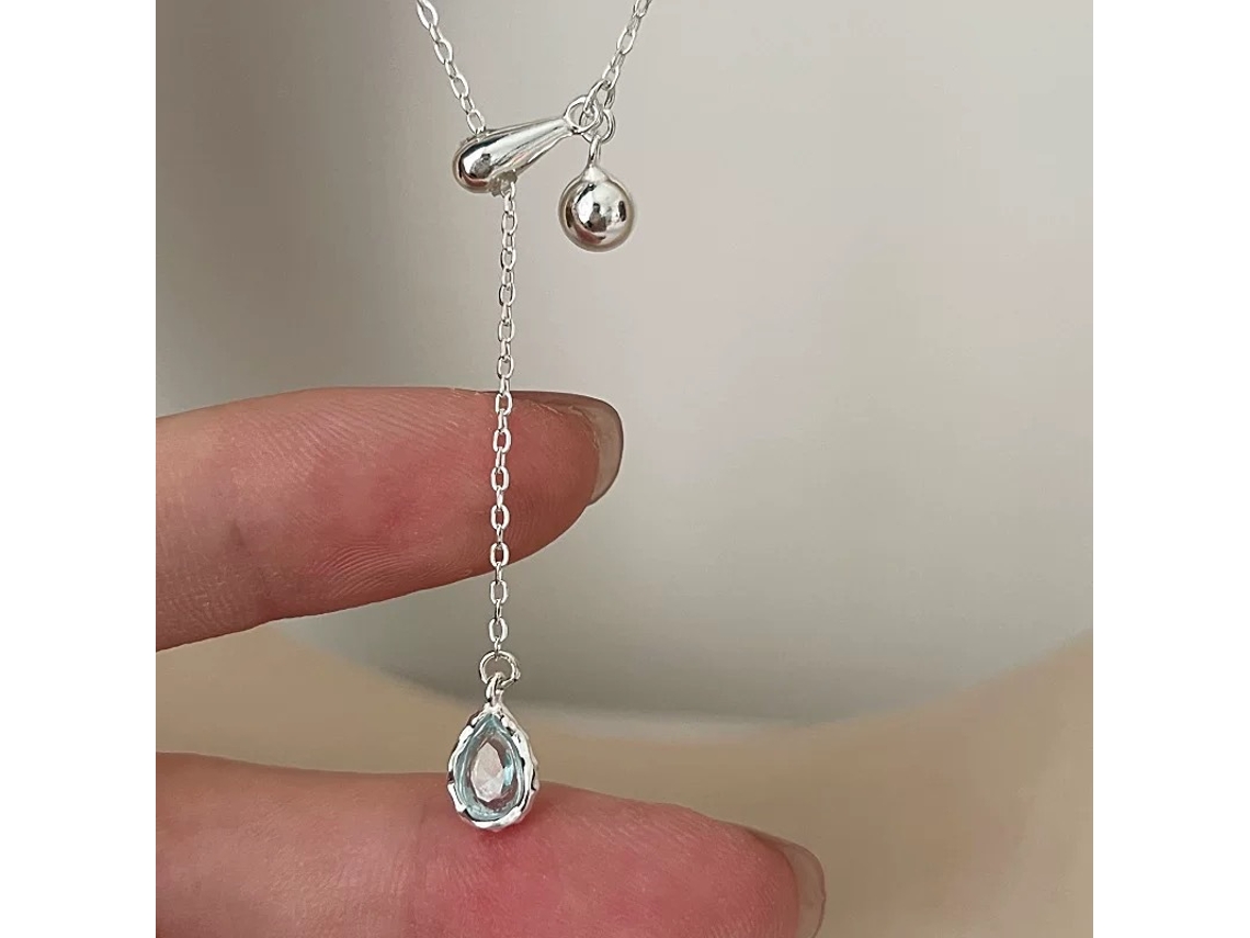 um Colar em Prata de Lei S925 com uma Gema em Formato de Lágrima Azul, Simples e Elegante, com um Fecho Ajustável. MDUG (ouro Branco)