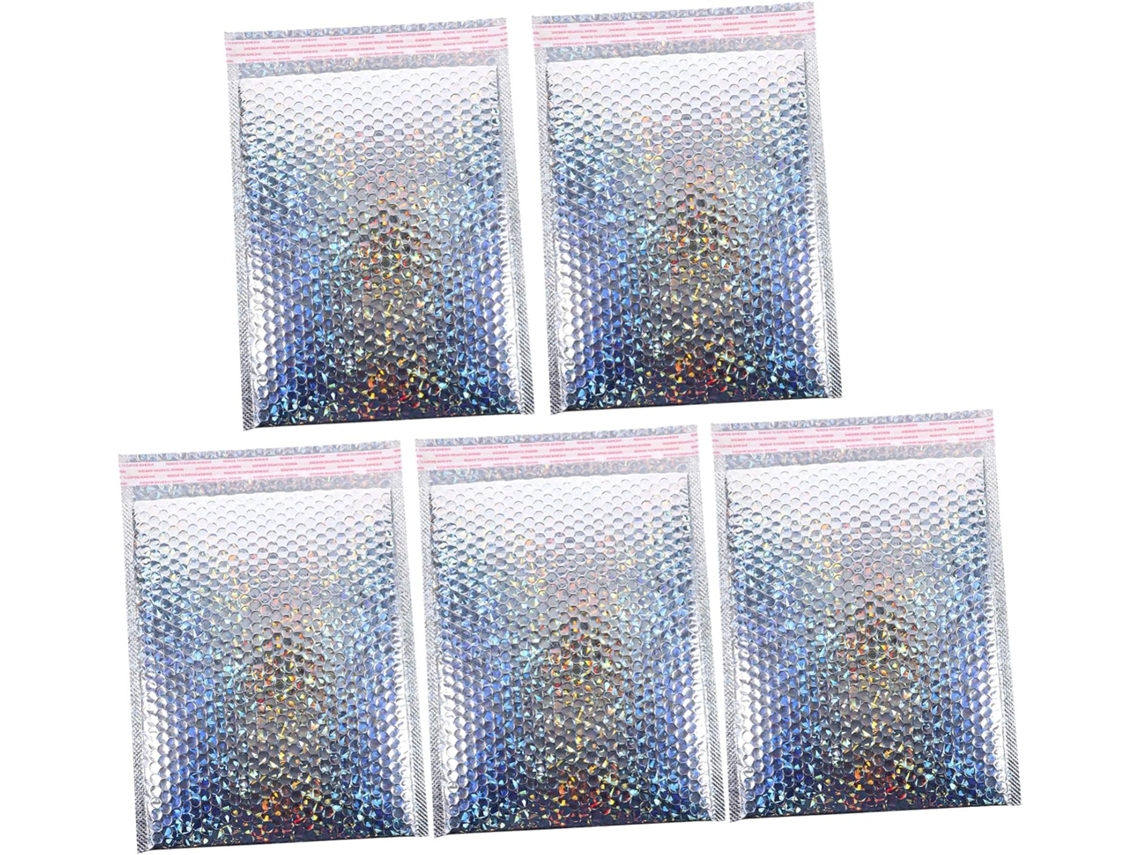 Vários envelopes acolchoados autoadesivos para armazenamento de encomendas e envios.
