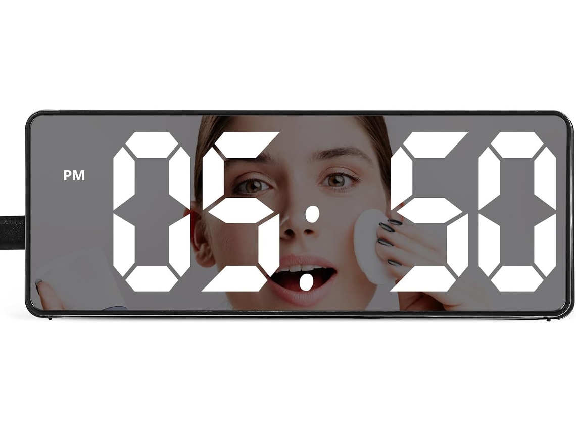 Relógio De Mesa Digital De Plástico Preto Com Led, Visor Grande E Função De Alarme.