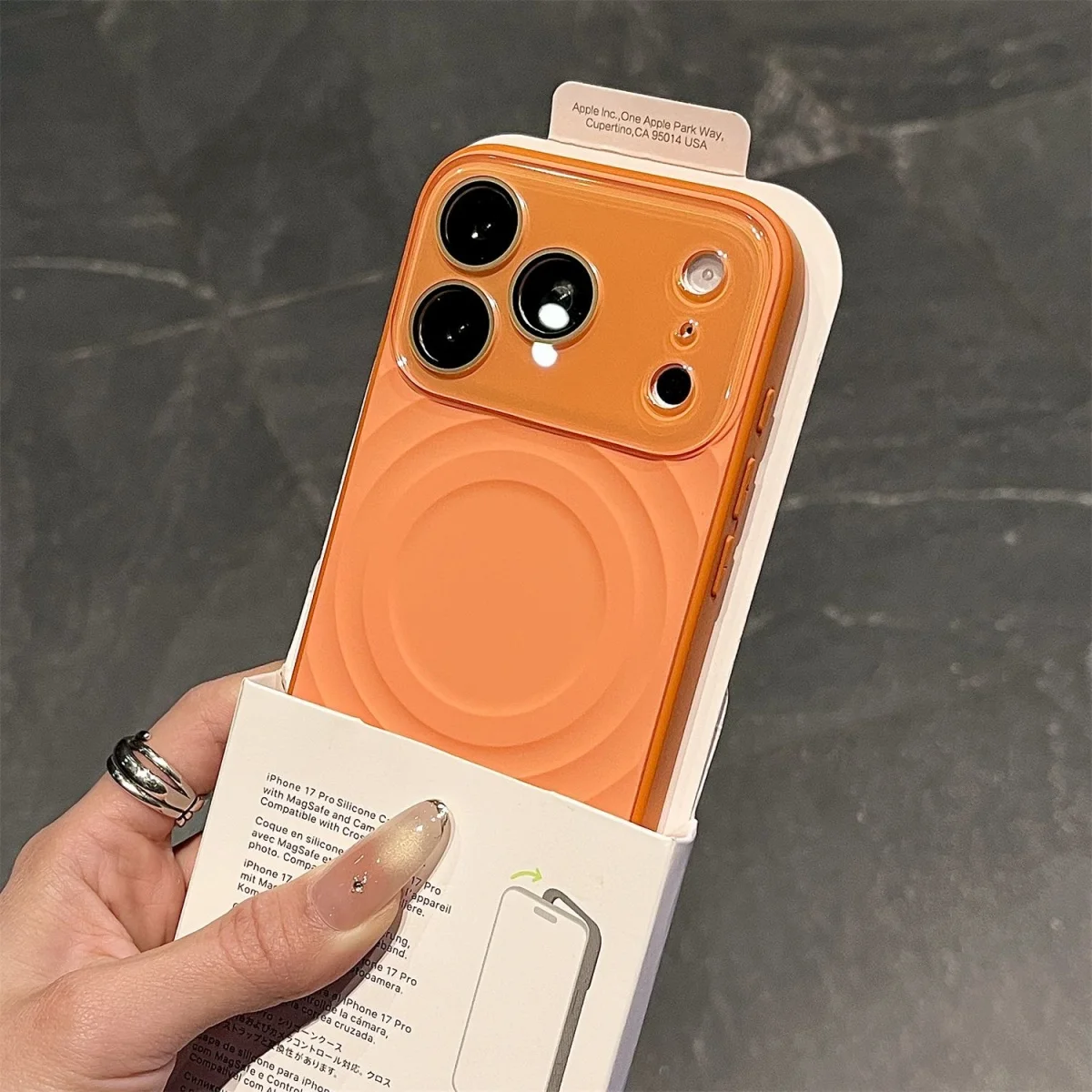 Capa Para Iphone 16 Pro Em Silicone Líquido À Prova Dágua (laranja), Com Carregamento Magnético.