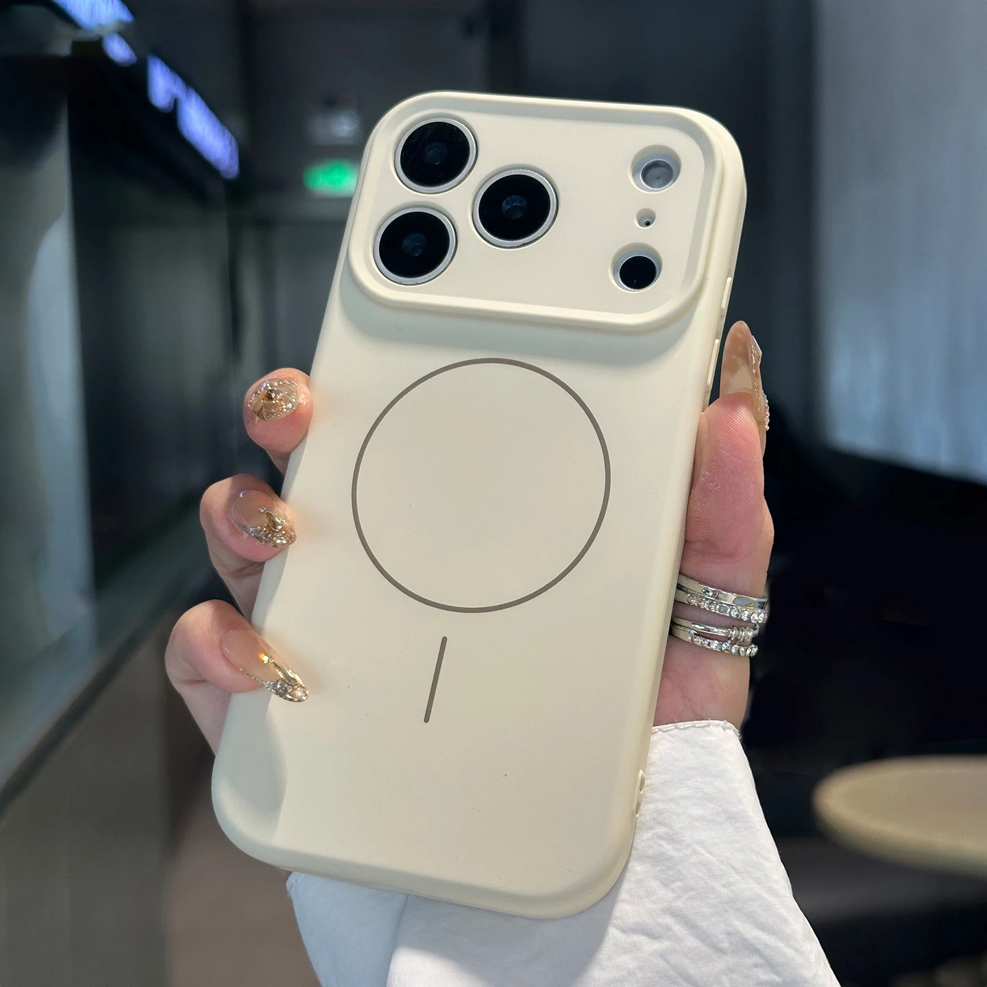 Capa De Celular Em Silicone Líquido Fosco (branco) Para Iphone 13 Pro Com Função Magnética.