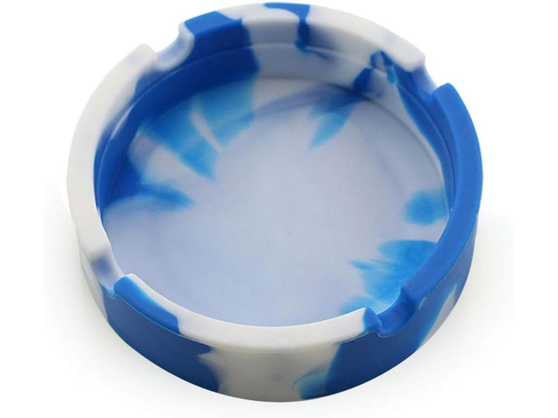Cinzeiro redondo de silicone com listras camufladas para uso no jardim.