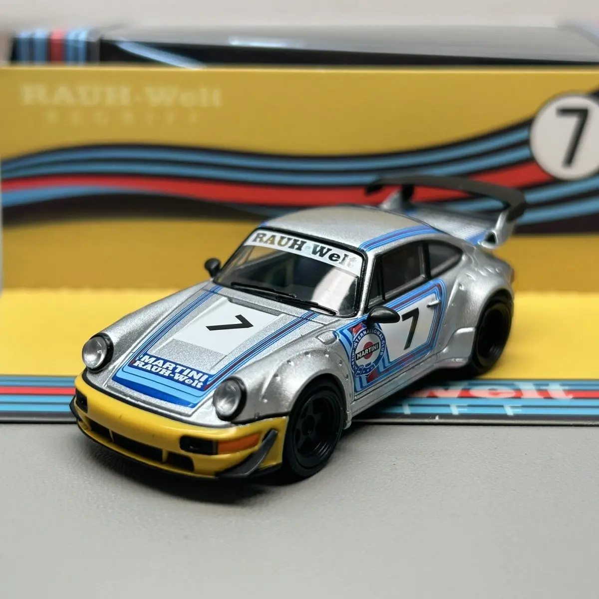 Modelos De Carros E Carrinhos De Brinquedo Em Escala 1:64, Feitos Em Metal Fundido.