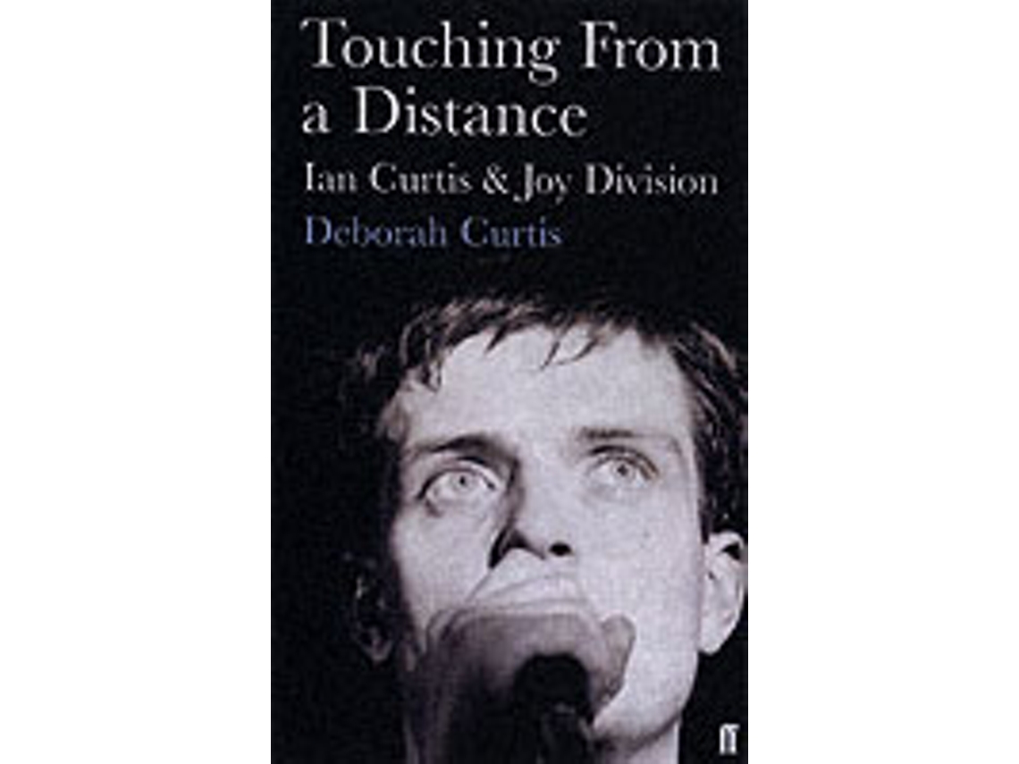 Livro touching from a distance de deborah curtis (inglês)