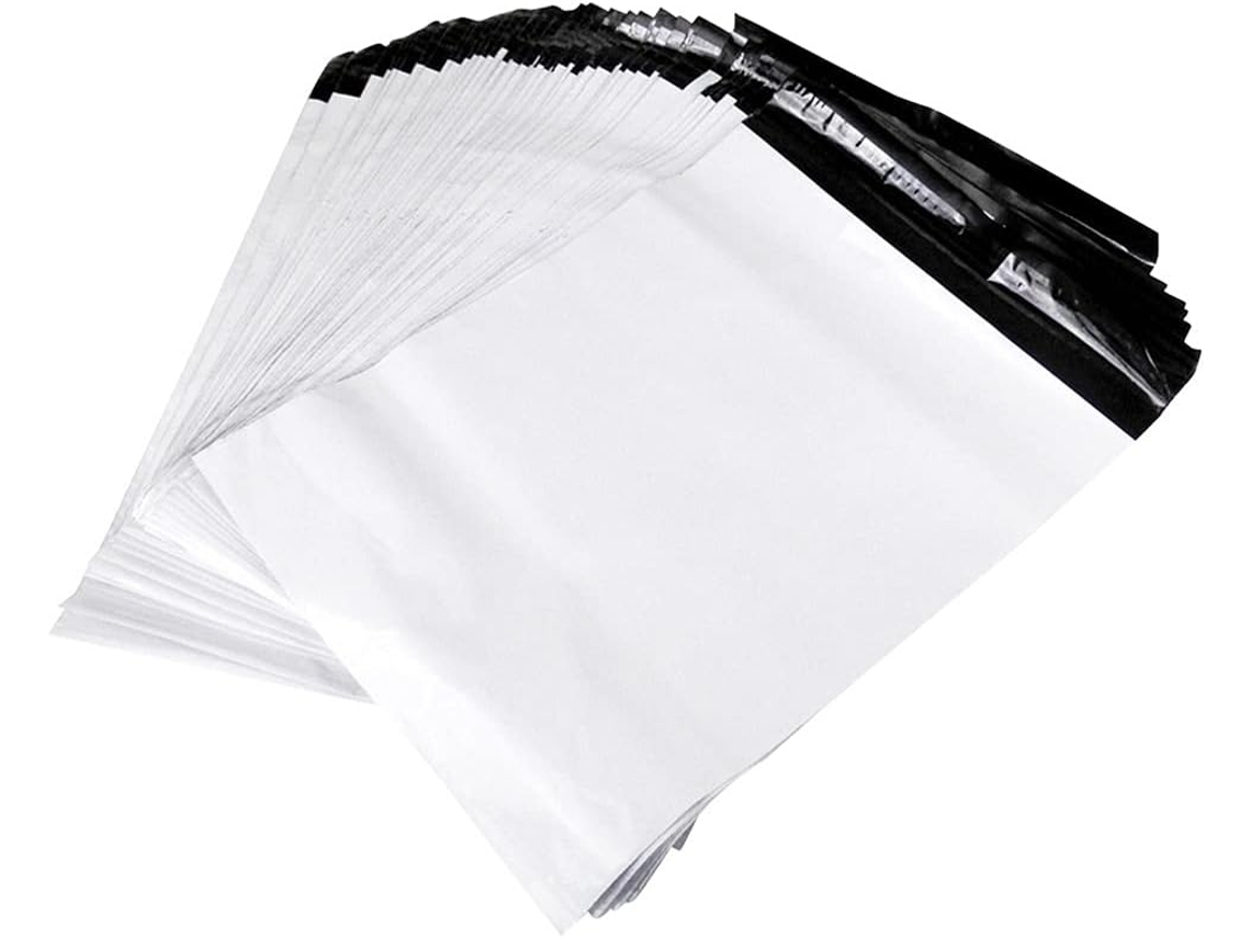 Pacote com 100 unidades de envelopes plásticos autovedantes, grossos, brancos e impermeáveis para envio.
