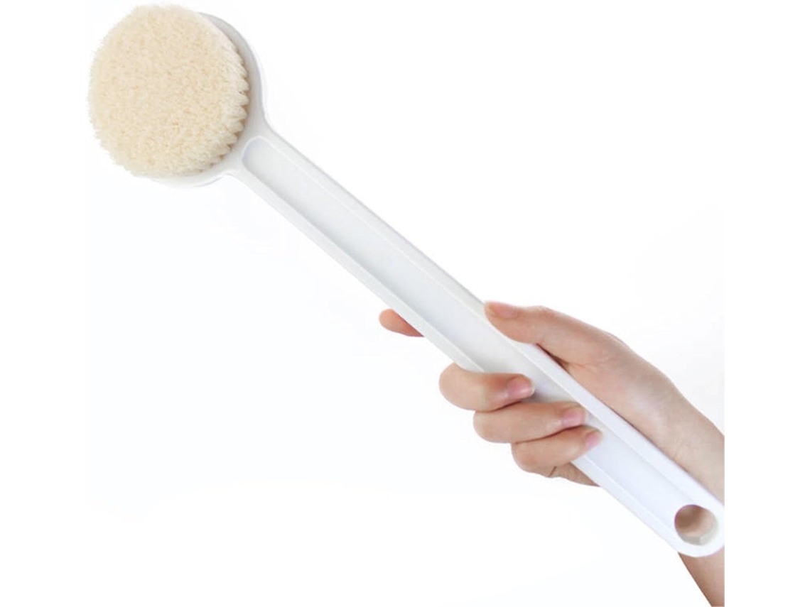 Escova seca para esfoliação corporal e limpeza da pele durante o banho.