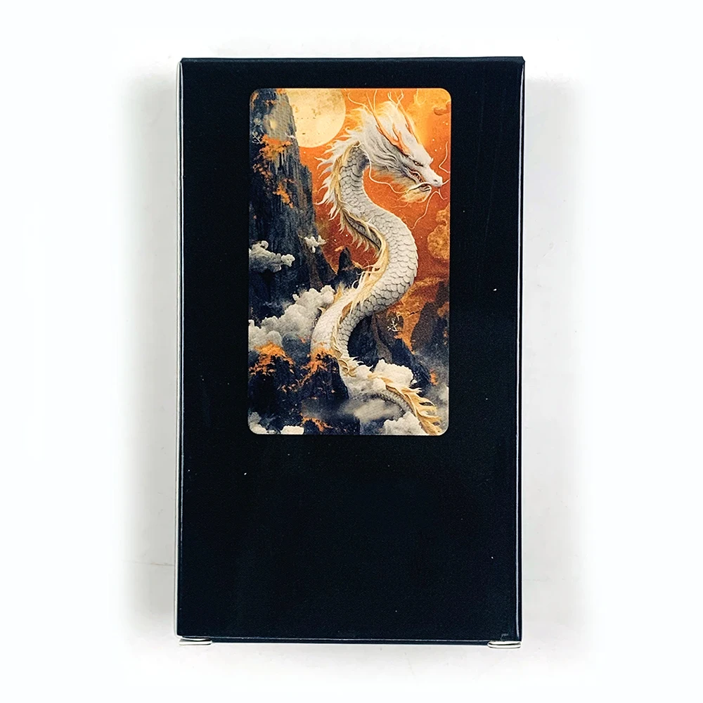 O Novo Baralho Oracle Dragon Apresenta 64 Cartas De Adivinhação, Incluindo Hexagramas Tradicionais E Motivos De Criaturas Míticas.