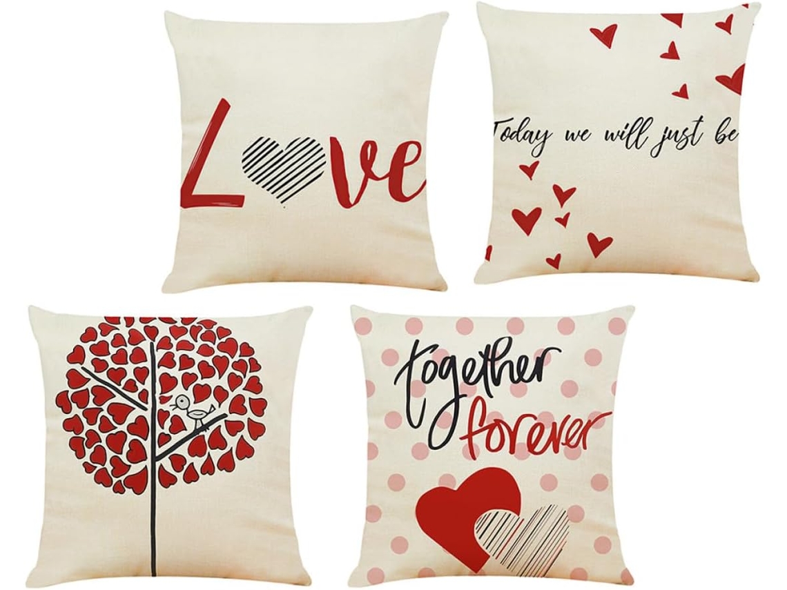 Conjunto de 4 Fronhas Flanela com Estampa Coração, Laváveis e Fáceis Usar, Perfeitas para Decorar CHABERLU