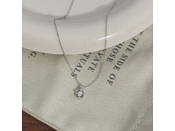 Colar Quadrado Vazado em Prata de Lei 925 , Estilo Chanel, com um Único Zircônio. MDUG (ouro Branco)