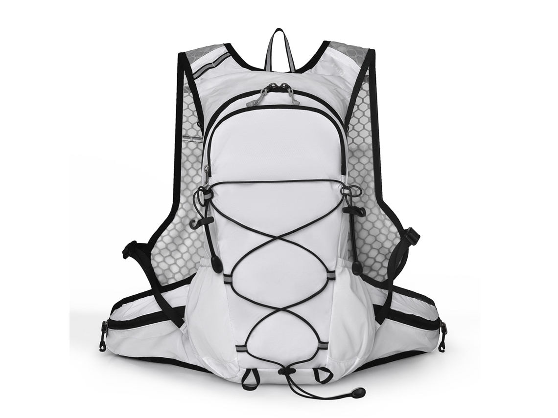 Mochila leve (branca) para caminhadas e acampamentos, elegante e versátil.