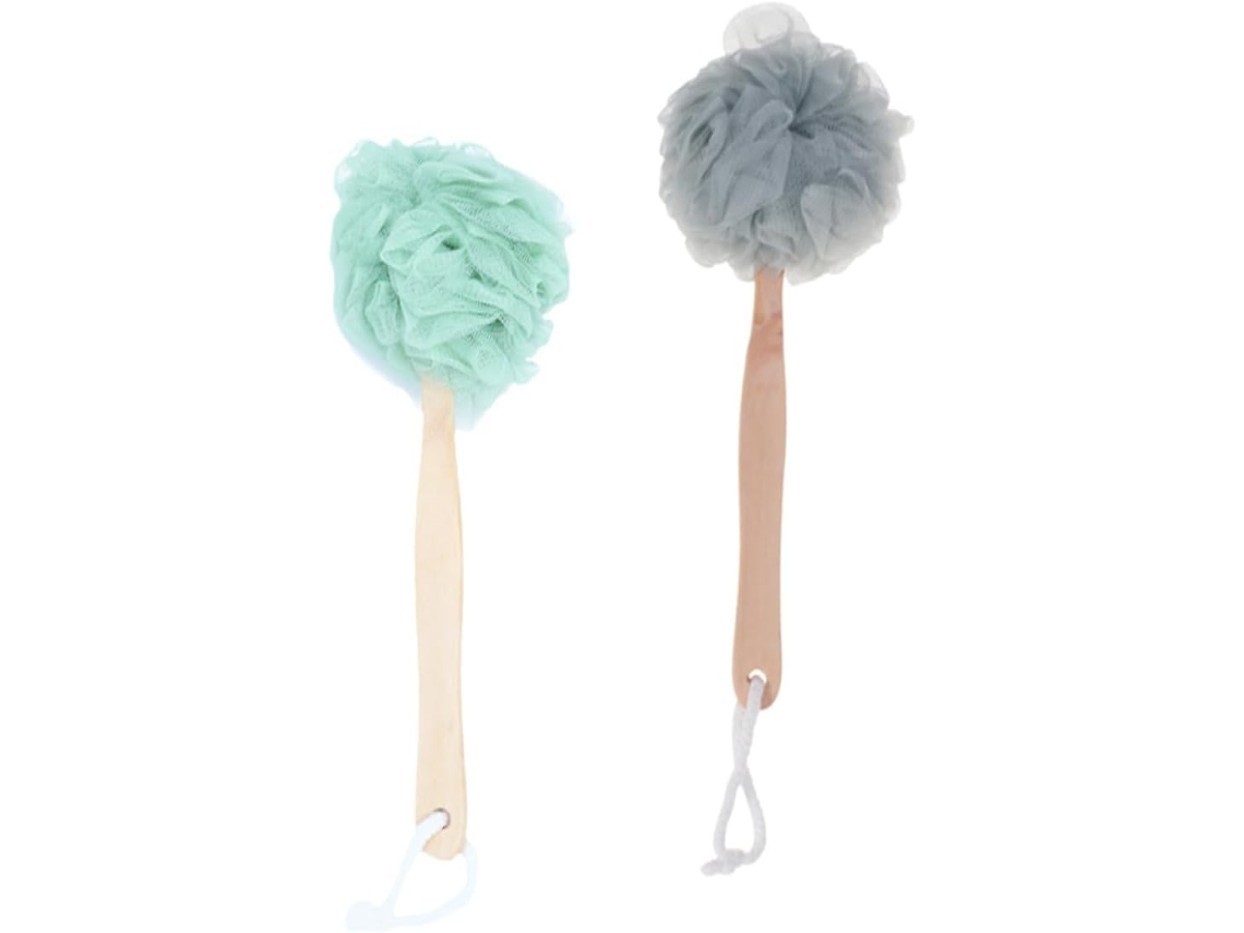 Conjunto de 2 esponjas de banho verdes com cabo longo em nylon e madeira, design ergonômico.