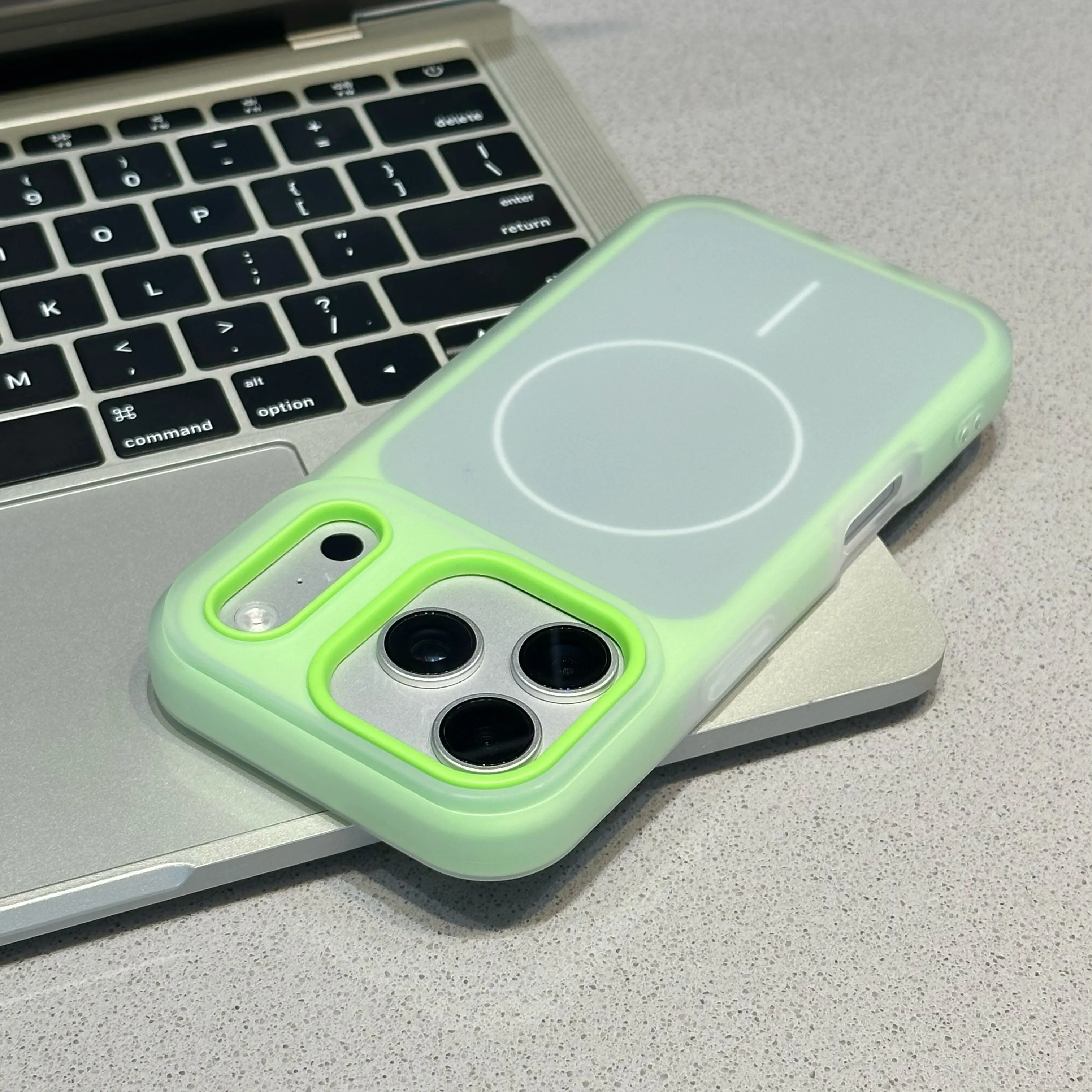 Capa Protetora Magnética 2 Em 1 Fosca Para Iphone 14 Pro Max Com Carregamento Integrado E À Prova De Choque.