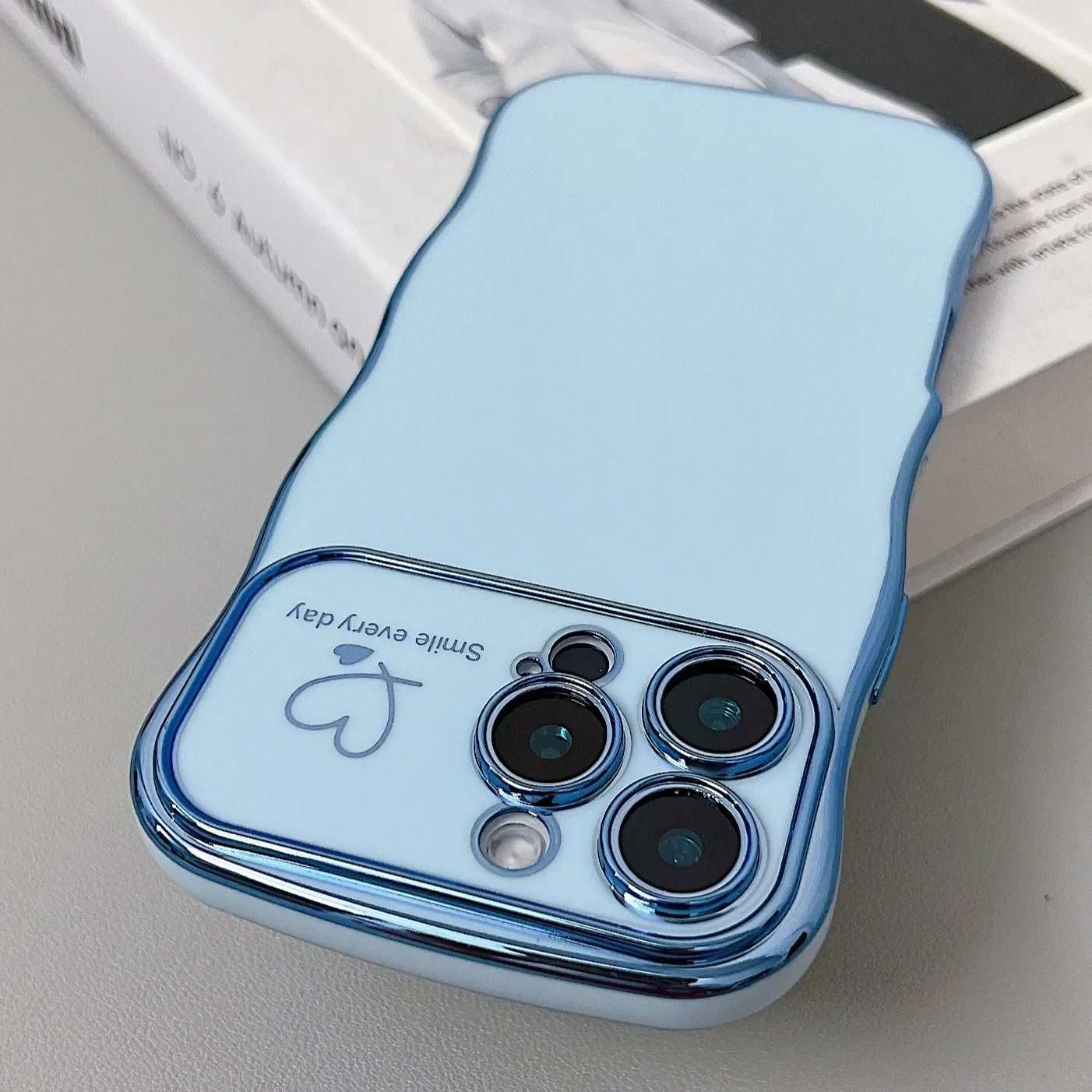 Capa De Tpu Eletrorevestida Com Formato De Coração Ondulado (iphone 15 Pro Max, Azul Peak), Proteção Contra Impactos.