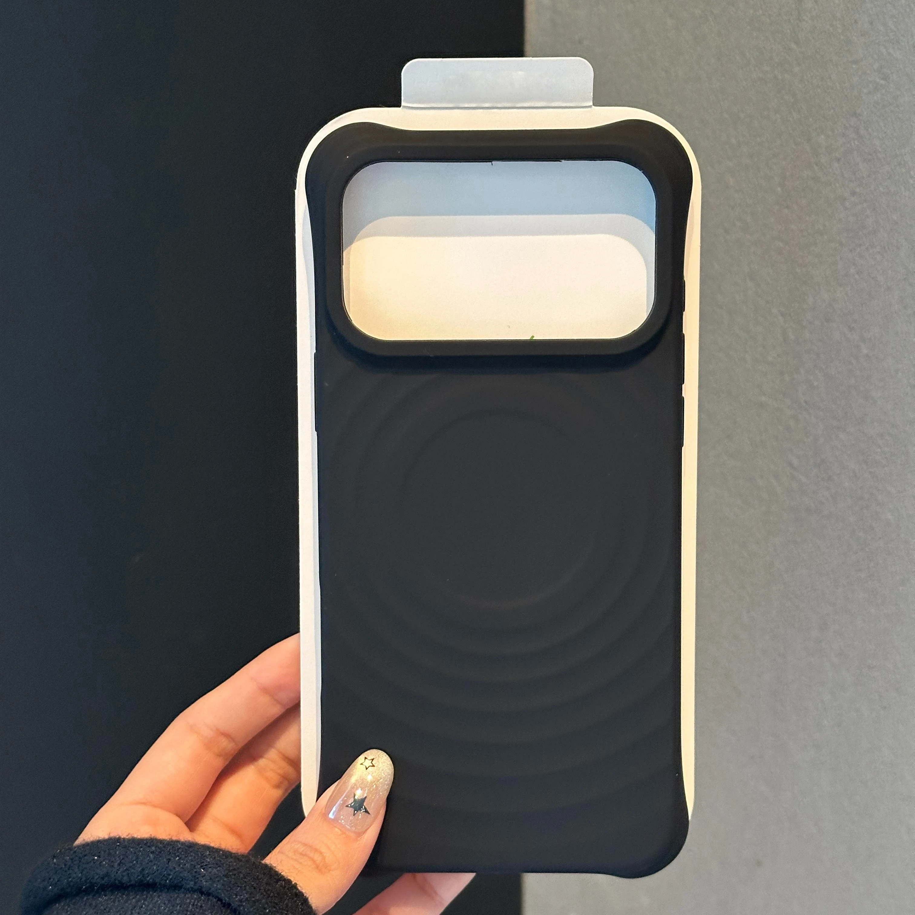 Capa Magnética De Silicone Líquido Corrugado Para Iphone 14 Pro Max (preta)