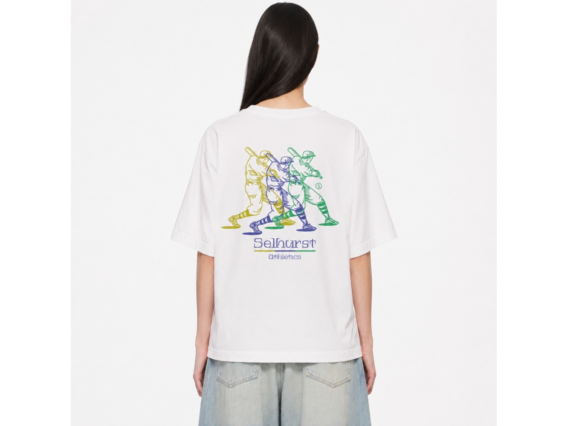 Camiseta Rockinstone Baseball, modelo Donna Ananta, com design exclusivo de designer.