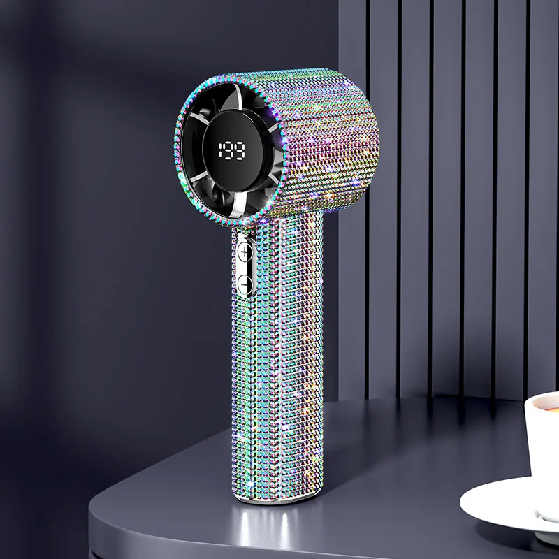 Ventilador Portátil De Mão (com Strass Coloridos), Cravejado Com Strass Brilhantes, Equipado Com Visor Led E Recarregável Via Usb.