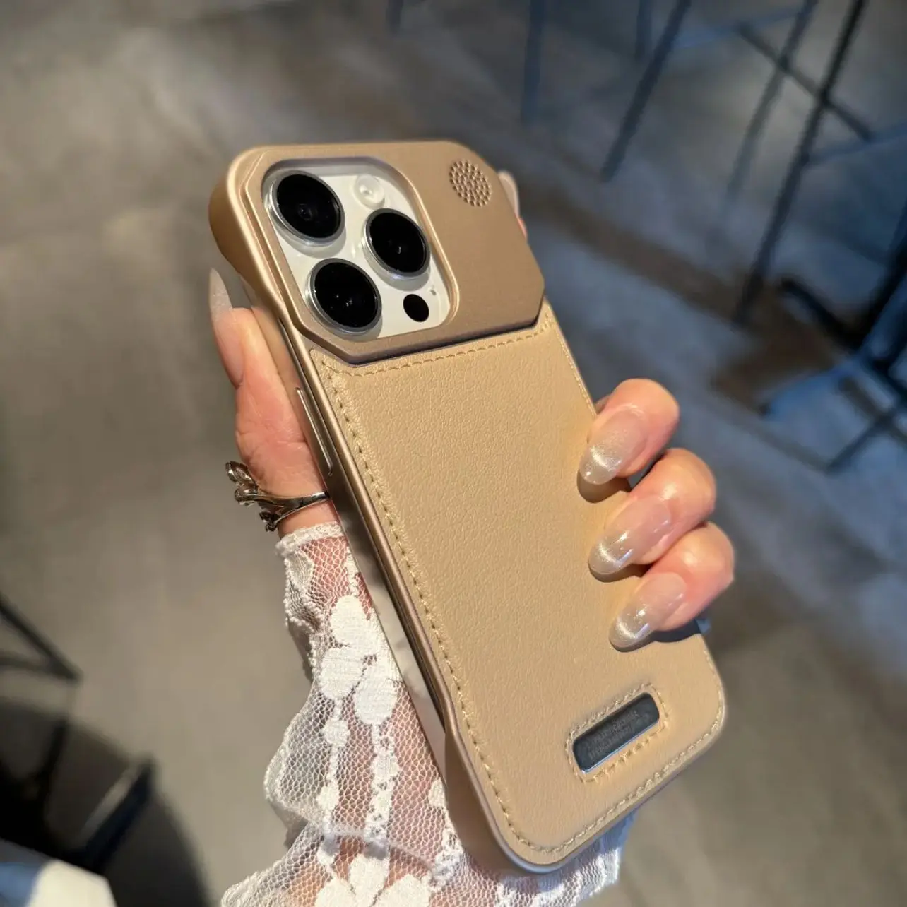 Capa Protetora De Couro Genuíno Sem Moldura (para Iphone 14 Plus Dourado), Com Função Magnética E Fragrância Sofisticada.