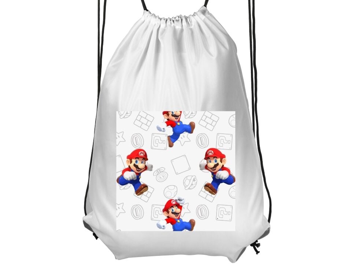 Mochila De Ginástica Infantil Branca, Confortável E Prática. Estampa Divertida Inspirada Em Jogos, Com Figura Clássica De Encanador E Detalhes Retrô