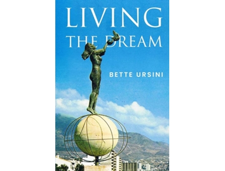 Livro Living the Dream de Bette Ursini (Inglês)