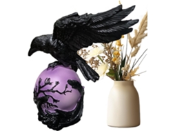 Decoração artística com misterioso Corvo em tons de Roxo, estilo fantasia.