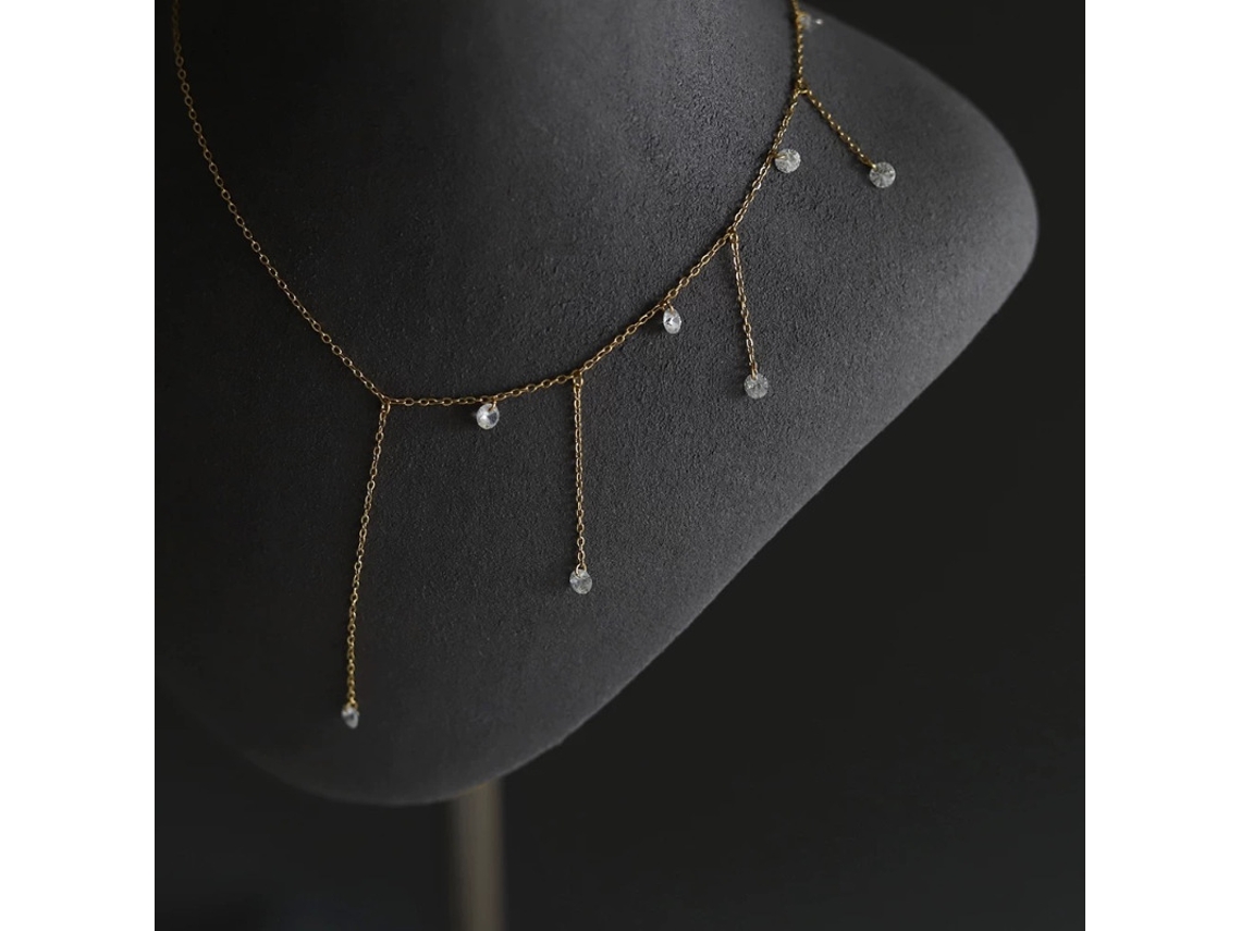 Colar Starlight em Prata de Lei 925, com Toque Sofisticado e Belo Detalhe de Pingente Estrelado com Pedra Preciosa. MDUG
