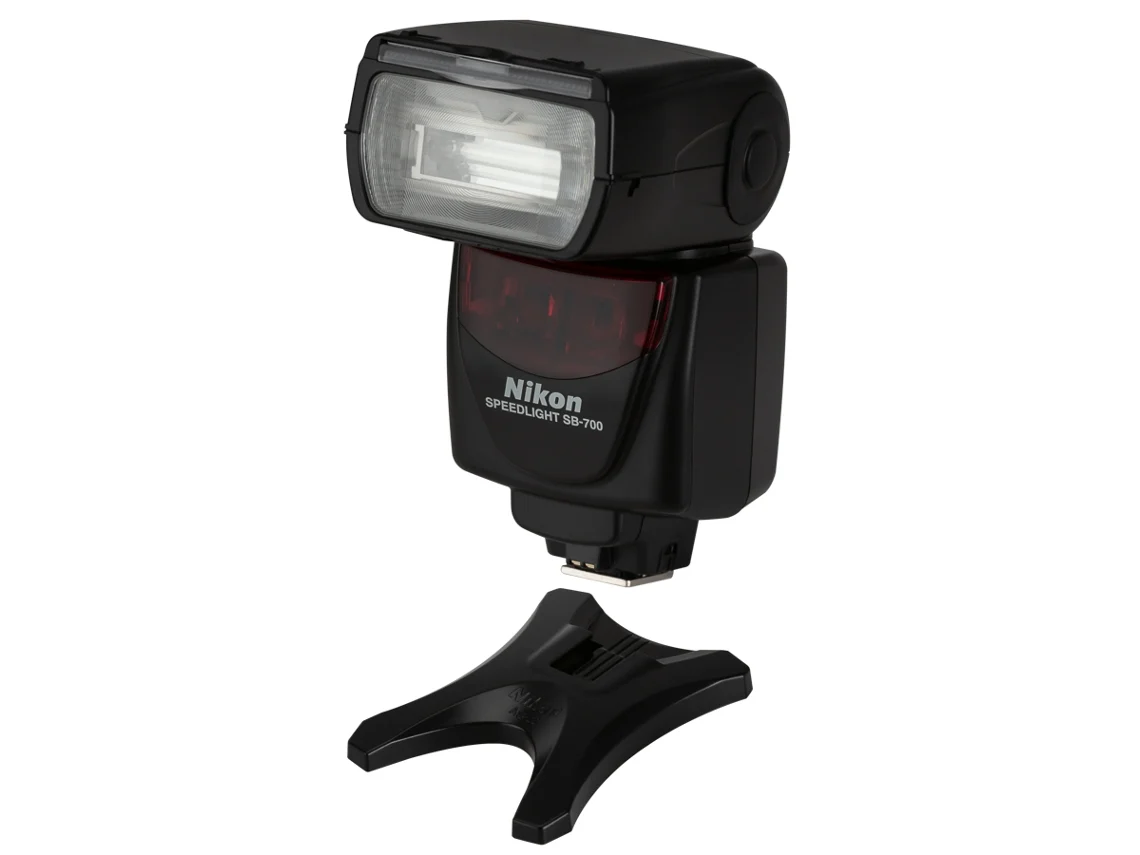 Flash NIKON SB700 (NG: 25 - Controlo: TTL)