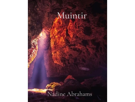 Livro Muintir de Nadine Abrahams (Inglês)