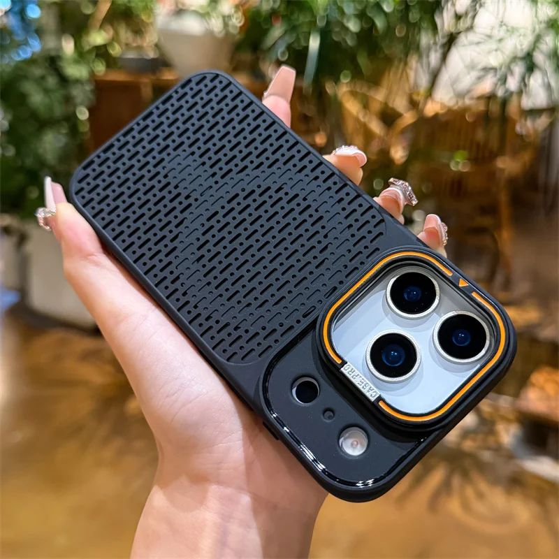 (iphone 15) Capa De Carregamento Com Design De Perfuração Para Dissipação De Calor