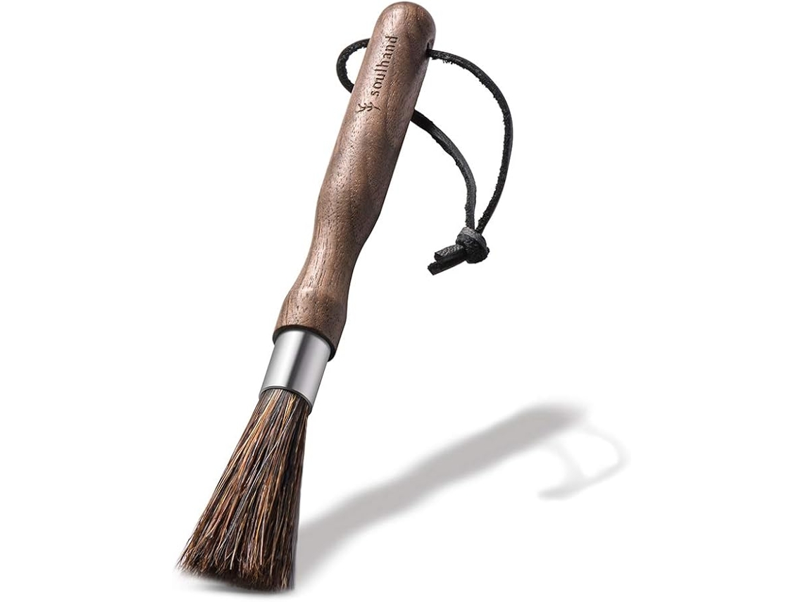 Acessório para moedor de café, para dosagem, limpeza ou manutenção no preparo de café expresso.