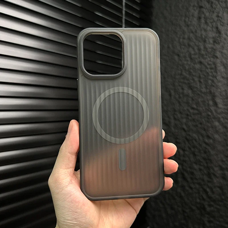 Capa Protetora Magnética Para Carregamento Sem Fio (iphone 12 Cinza), Com Listras Onduladas E Resistente A Impactos.