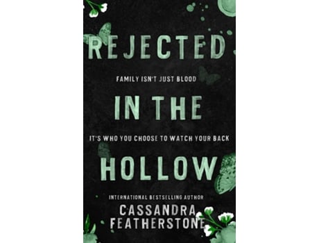Livro Rejected in the Hollow A Steamy Paranormal/Humorous/Shifter/Romance de Cassandra Featherstone (Inglês)