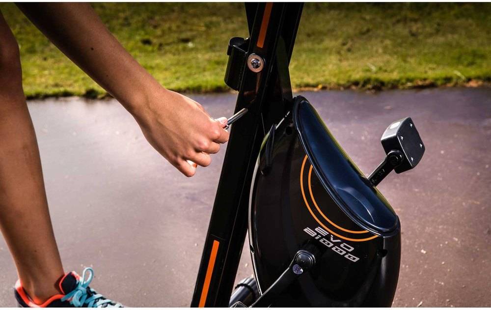 Bicicleta Est tica BH by TECNOVITA EVO B1000 YF1000 Preto 111x41x70cm Volante 8 kg Dobr vel At 95 kg Worten.pt