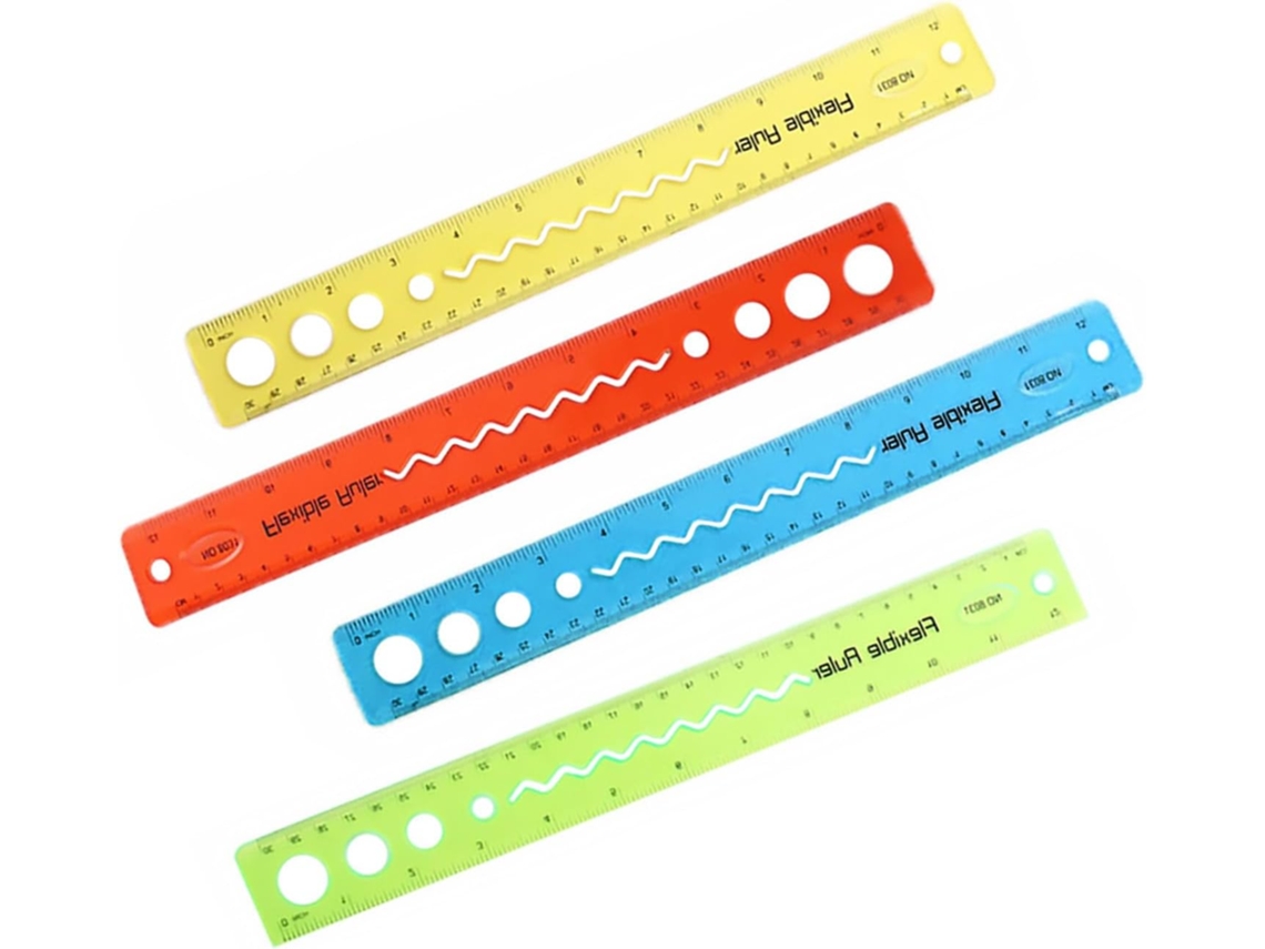 Conjunto de 4 réguas flexíveis de plástico transparente, leves e precisas, ideais para estudantes praticarem e revisarem.