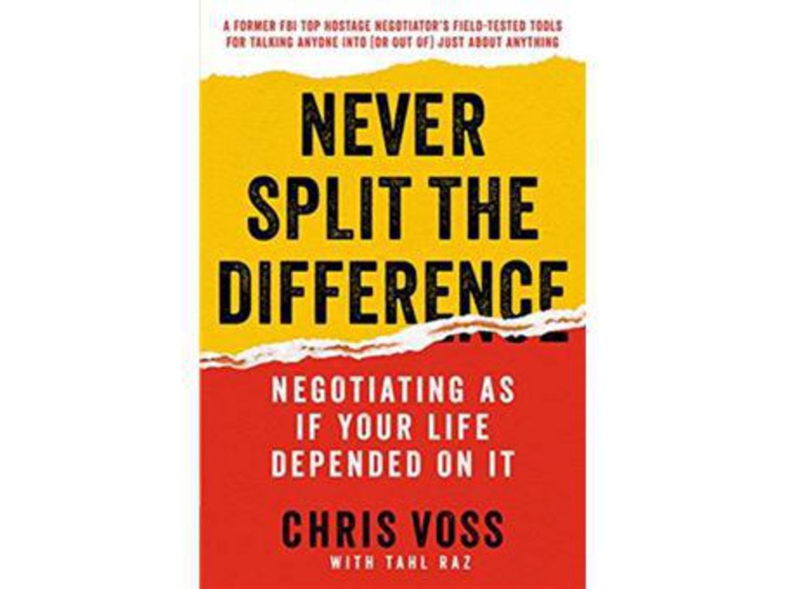Livro Never Split the Difference Negotiating as If Your Life Depended