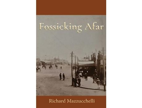 Livro Fossicking Afar de Richard Mazzucchelli ( Inglês )