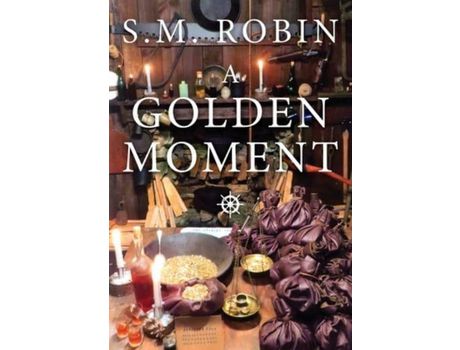 Livro A Golden Moment de Malcolm Robin ( Inglês )