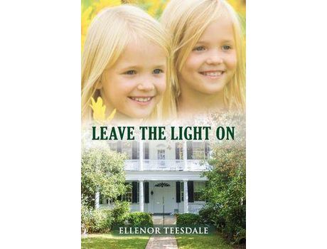 Livro Leave The Light On de Ellenor Teesdale ( Inglês )