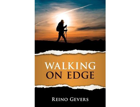 Livro Walking On Edge : A Pilgrimage To Santiago de Reino Gevers ( Inglês )