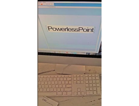 Livro Powerless Point de Joshua Baratz ( Inglês )