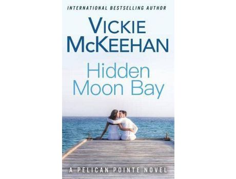 Livro Hidden Moon Bay de Vickie McKeehan ( Inglês )