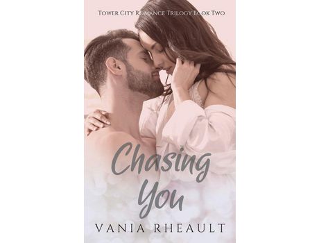 Livro Chasing You de Vania Rheault ( Inglês )