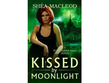 Livro Kissed By Moonlight de Shéa MacLeod ( Inglês )