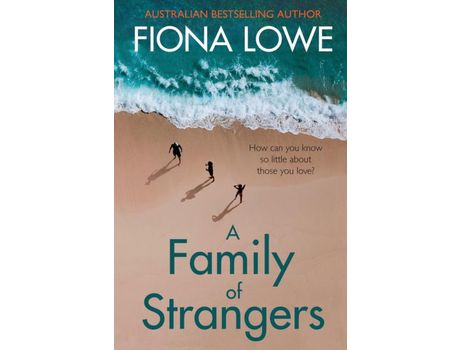 Livro A Family Of Strangers de Fiona Lowe ( Inglês )