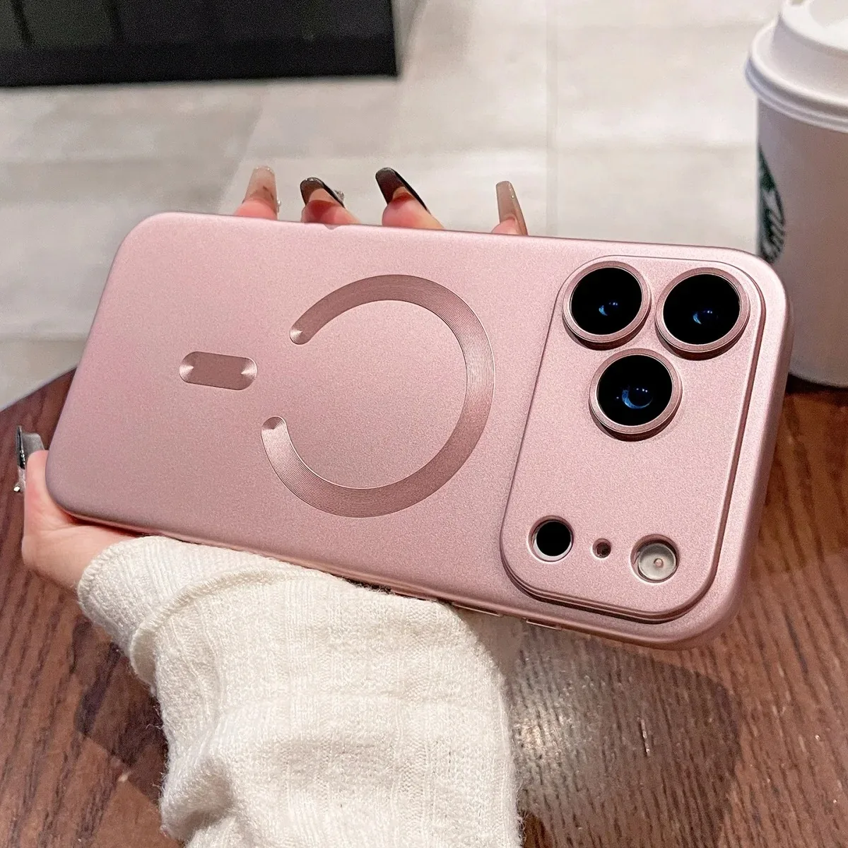 Capa De Celular Em Tpu Macio Com Pintura Metálica Rosa (iphone 12 Pro Max) E Proteção Para Lente De Carregamento Sem Fio.