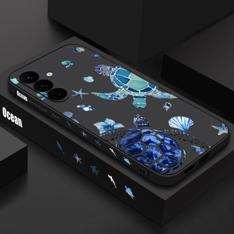 Capa Protetora Macia Para Celular Galaxy S24 Com Tartaruga Azul Oceânica (preta).